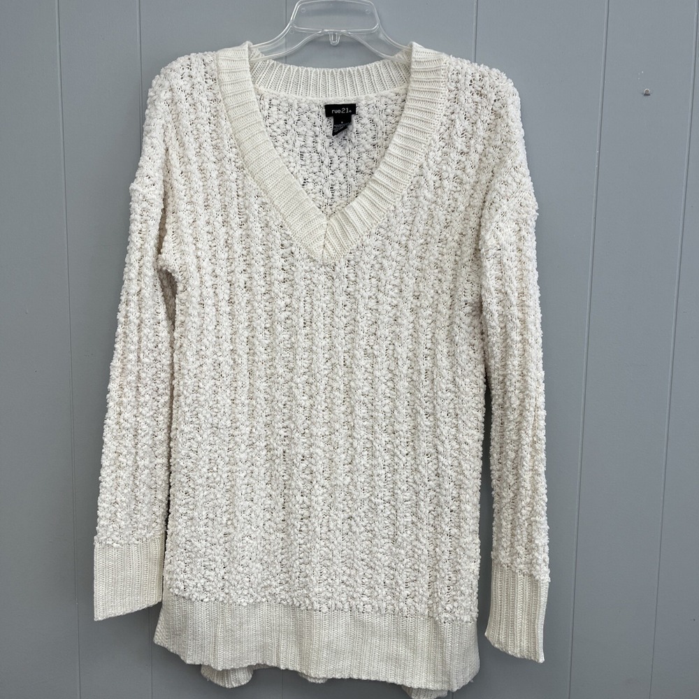 Rue21 Ivory Popcorn Knit V-Neck Sweater Long Sleeve Cream Pullover Small